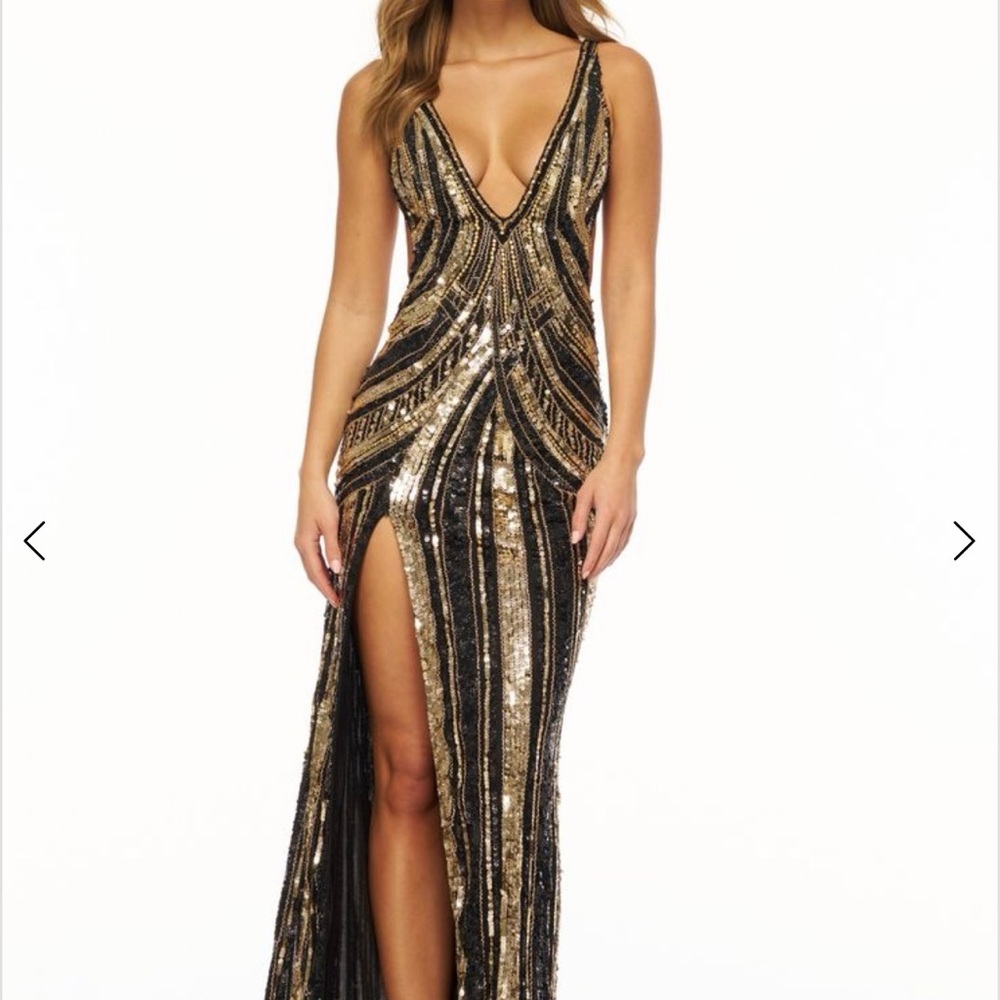 Sherri Hill size 2 56316 Gold and Black Sequin Evening Gown prom High Slit